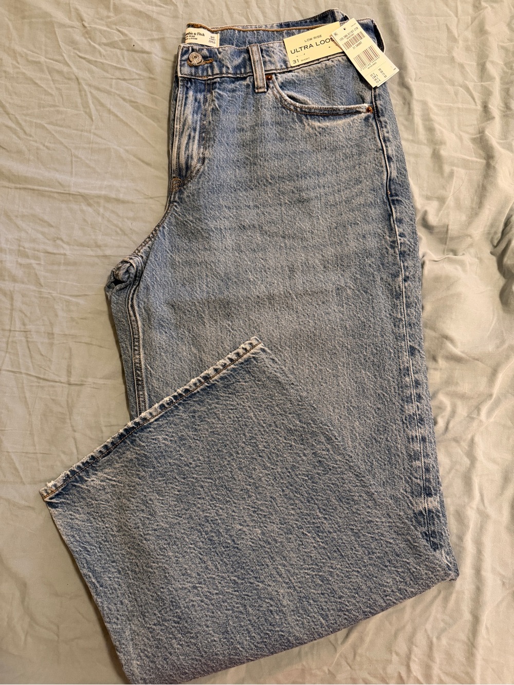Abercrombie &Fitch, Low Rise, Ultra Loose 31 Short Light Blue Jeans